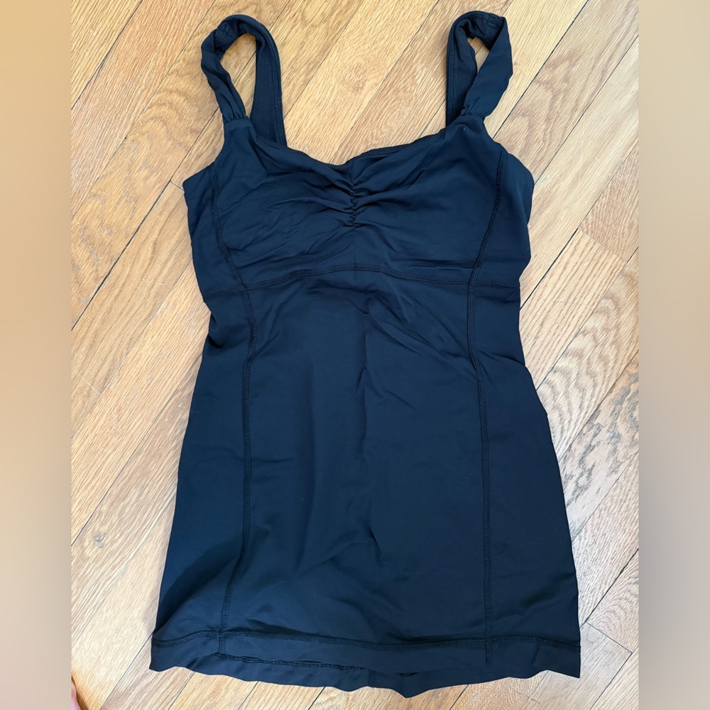 Lululemon, aria top size 4.